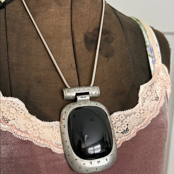 1980’s bold and loud Jewelry - 1980’s bold loud pendant black onyx on silvertone chain statement piece chunky